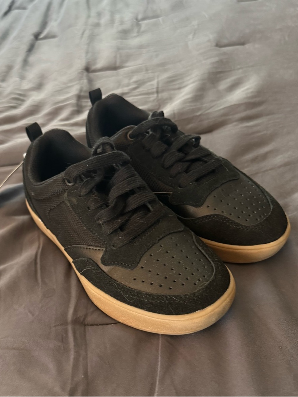 Boys Size 2 Art Class Sneakers NWT